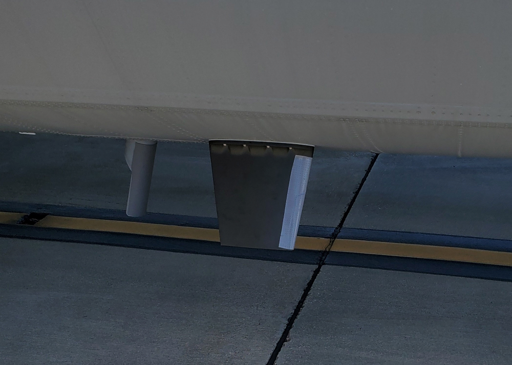 Image of an external antenna on an aircraft