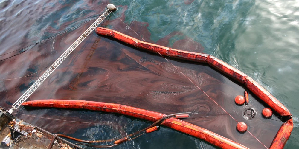 Source: U.S. Coast Guard photo by Ensign Shea Winterberger, https://www.dvidshub.net/image/1096669/oil-skimming-operations